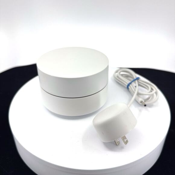 Google Wifi AC1200 - Mesh WiFi System - 1500 Sq Ft - Picture 8 of 16